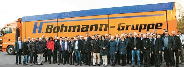 Besuch bei der Bohmann-Gruppe in Rastede: Zahlreiche Rasteder Unternehmer und Politiker beteiligten sich am Wirtschaftsstammtisch, zu dem die CDU eingeladen hatte. 